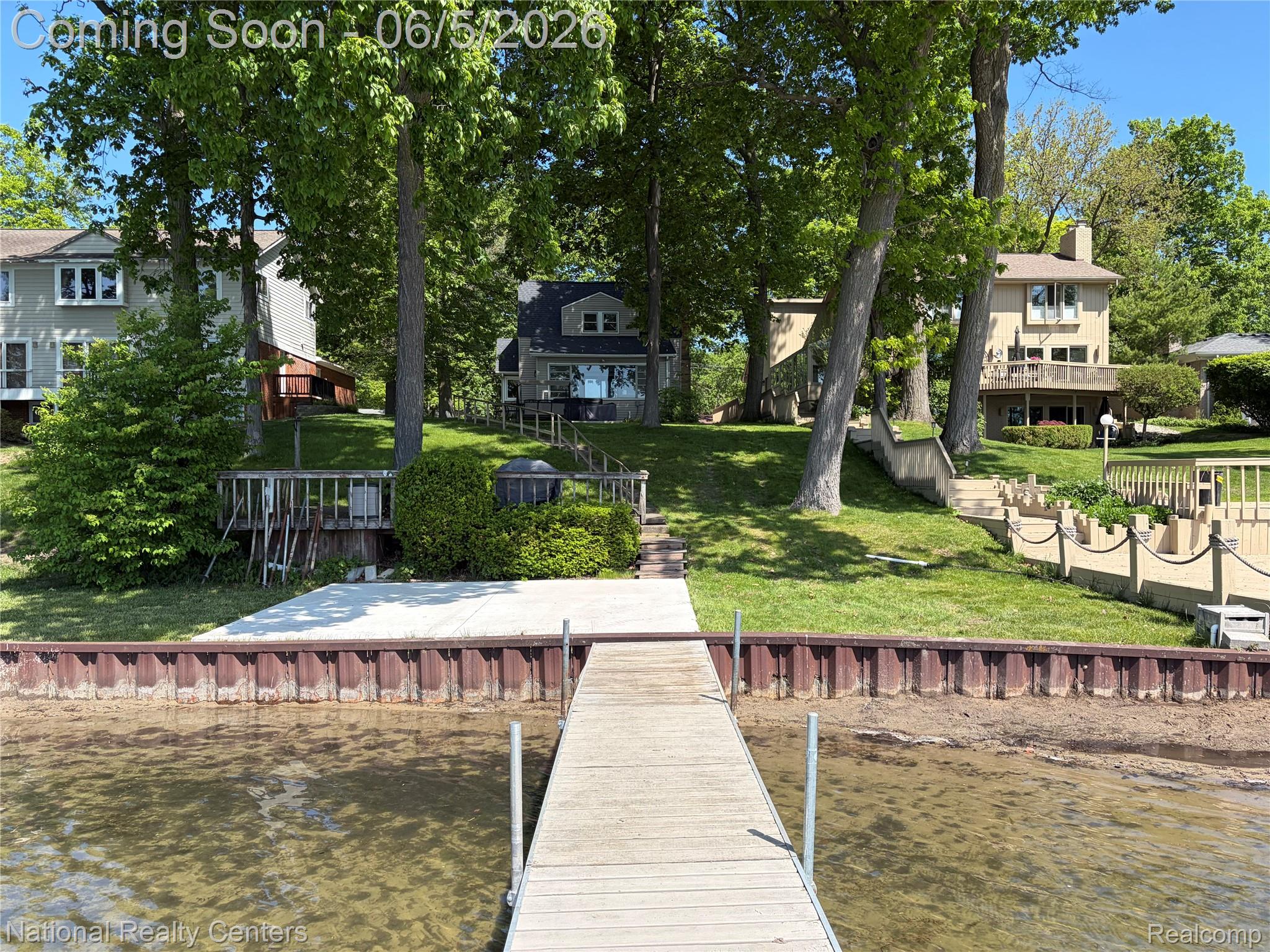 3889 Lakewood Drive