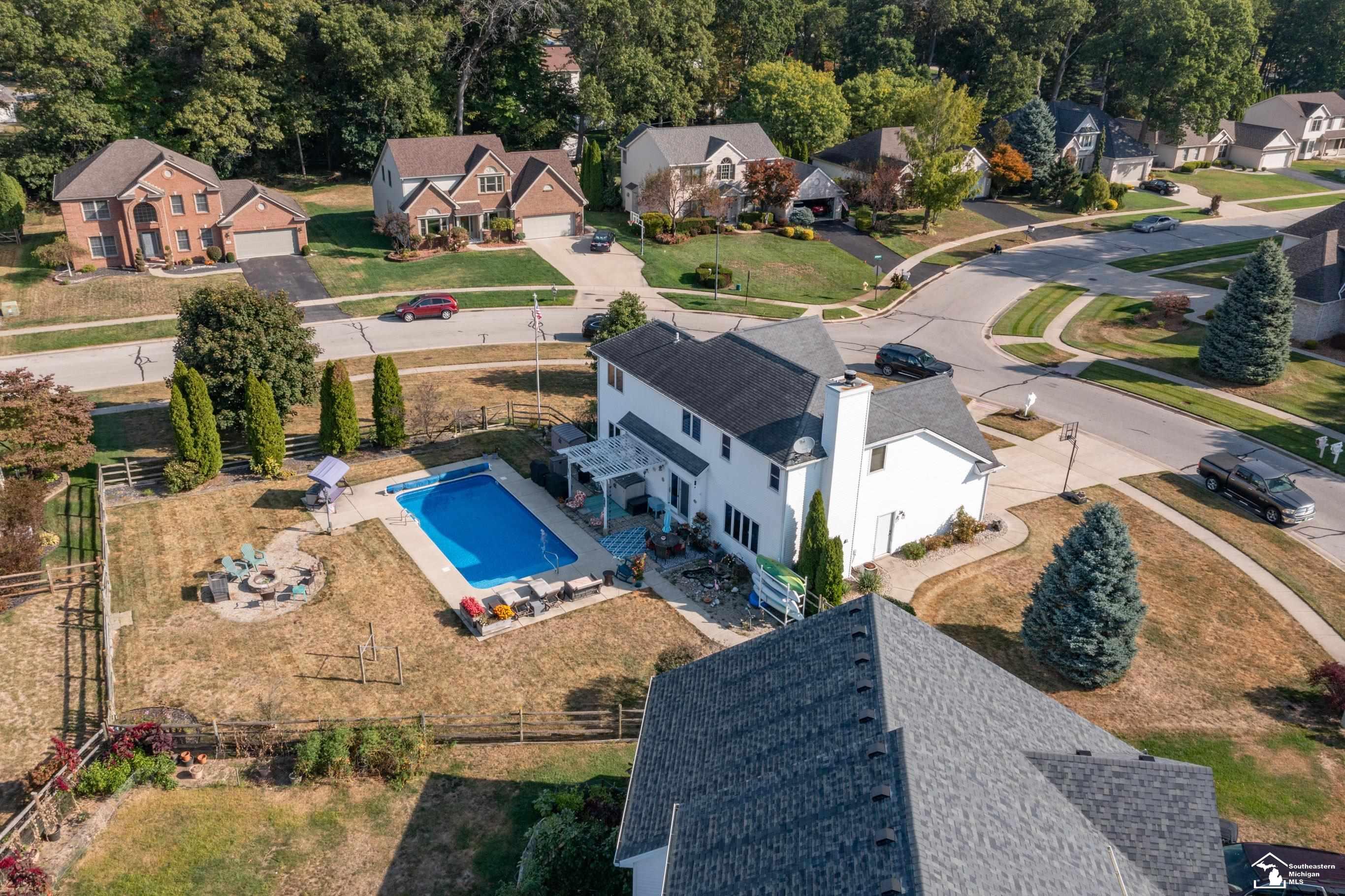 7733 KENSINGTON Road