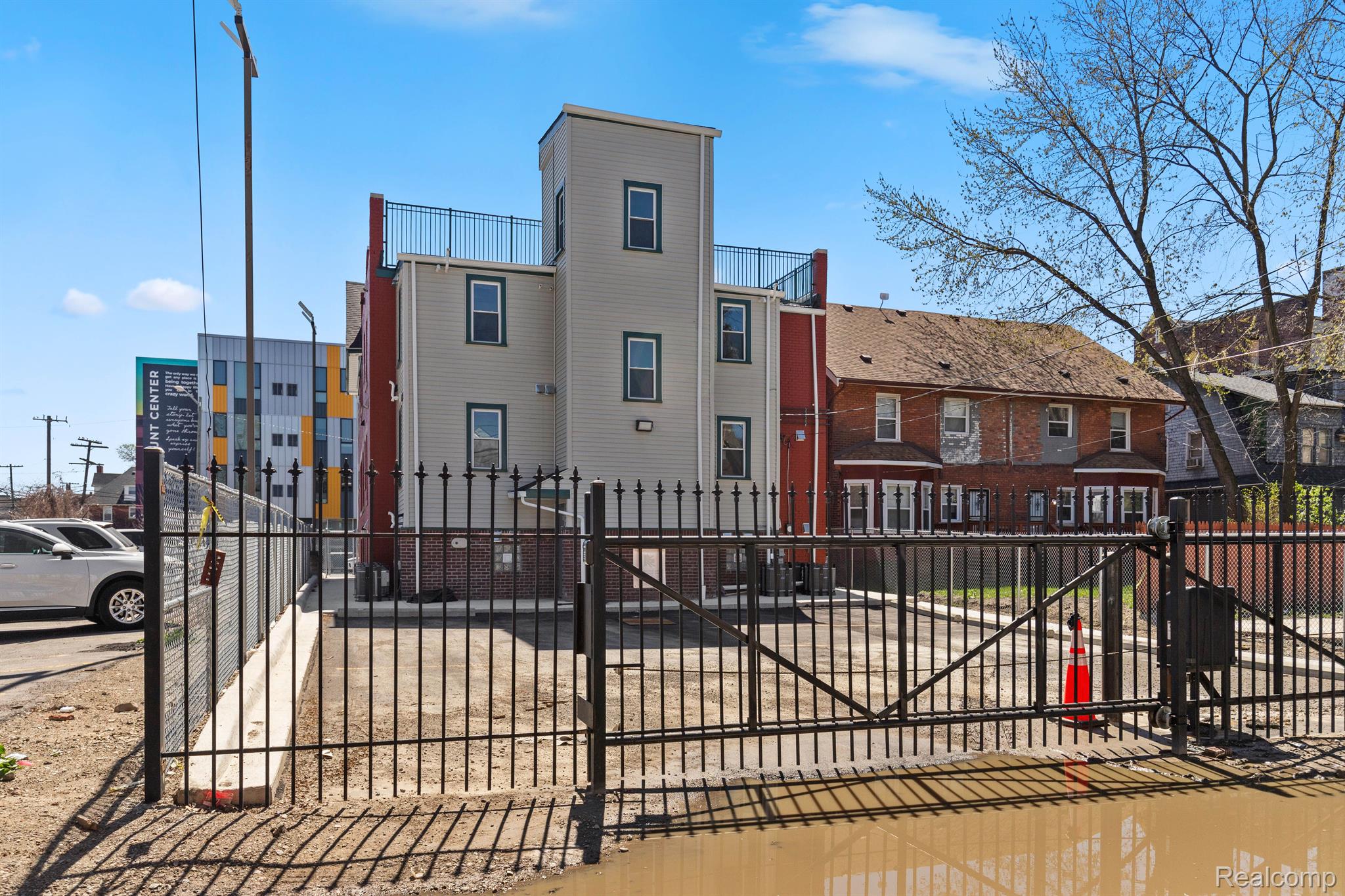 Detroit City, Michigan 48202, United States, 2 Bedrooms Bedrooms, ,1 BathroomBathrooms,Residential,Active,191259