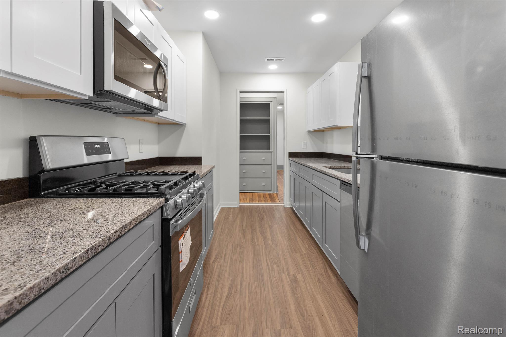 Detroit City, Michigan 48202, United States, 2 Bedrooms Bedrooms, ,1 BathroomBathrooms,Residential,Active,191259