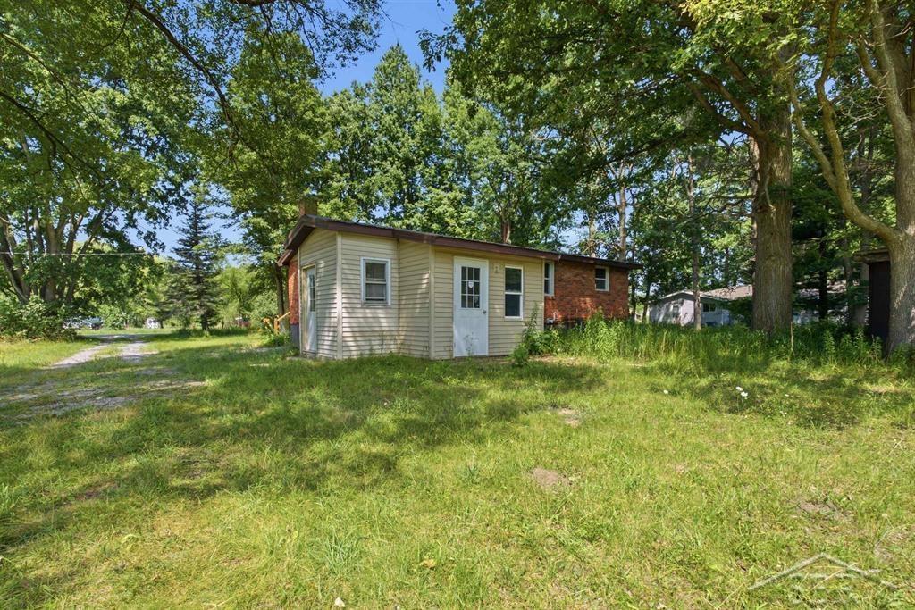 956 N Eleven Mile Road