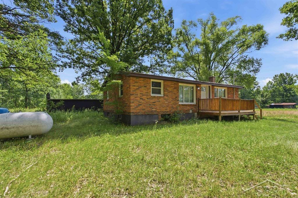 956 N Eleven Mile Road