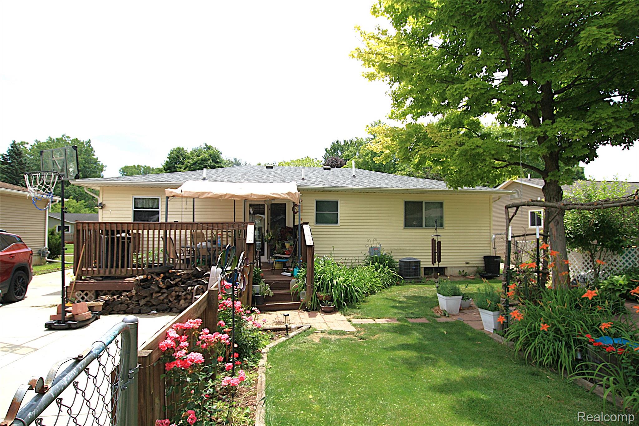 313 E Naldrette Street