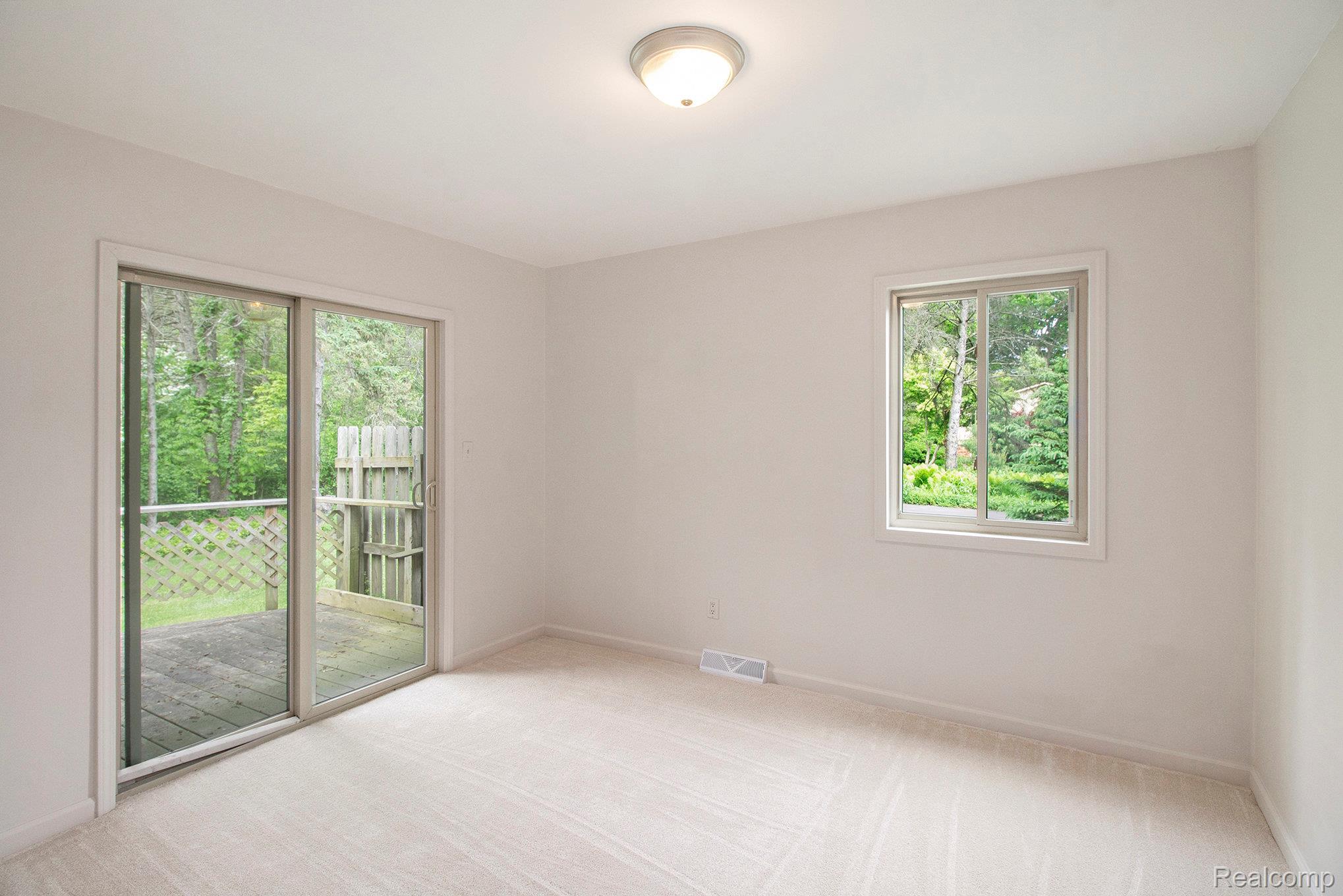 Independence Charter Township, Michigan 48348, United States, 3 Bedrooms Bedrooms, ,2 BathroomsBathrooms,Residential,Active,143027