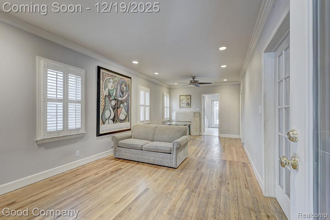 207 W Hazelhurst Street