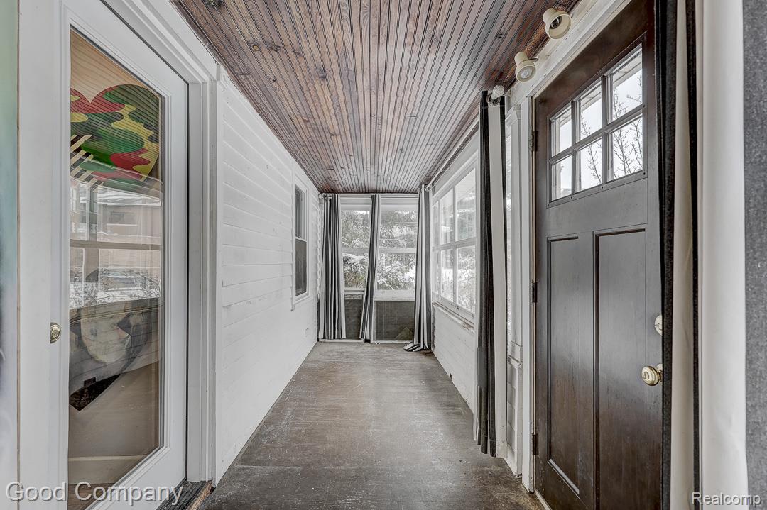 207 W Hazelhurst Street