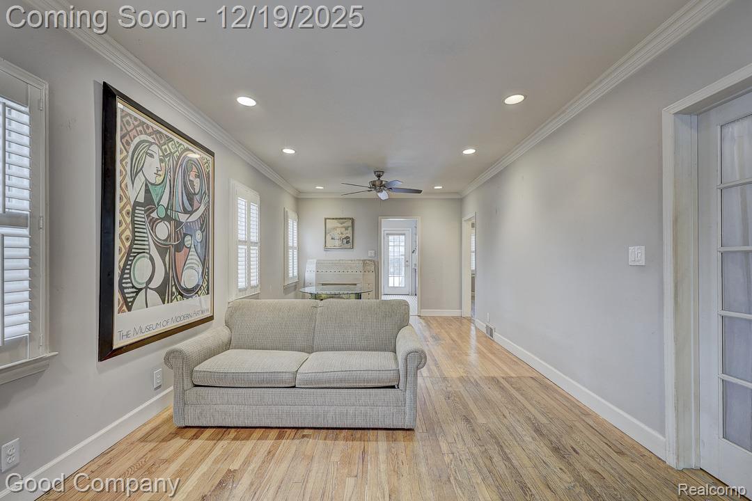 207 W Hazelhurst Street