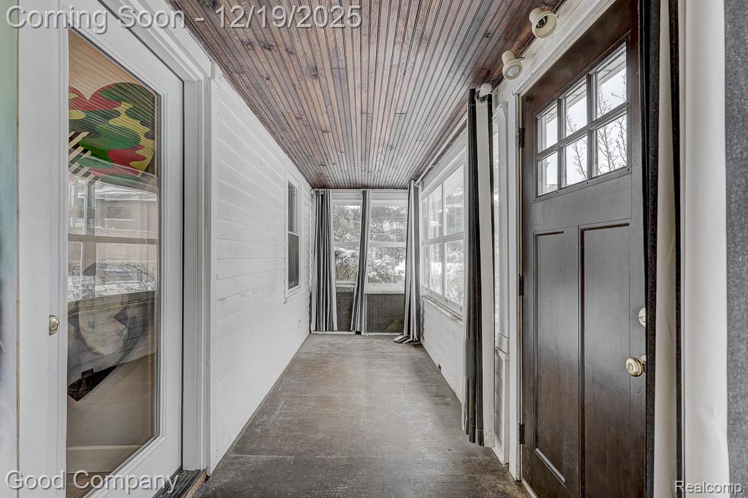 207 W Hazelhurst Street