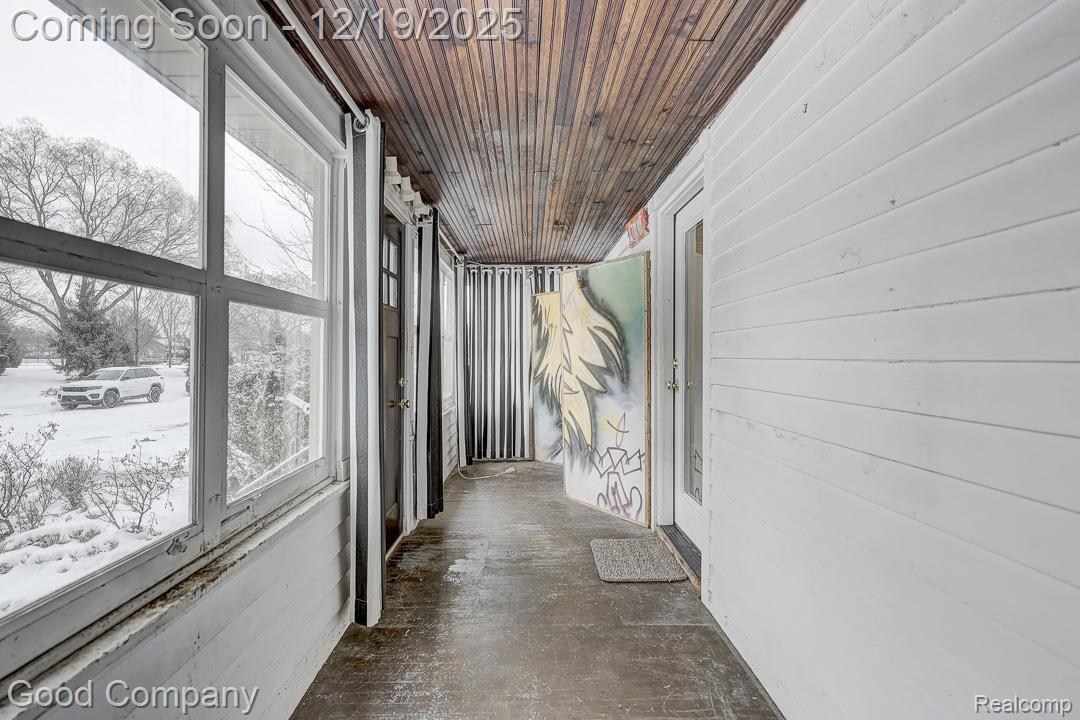 207 W Hazelhurst Street