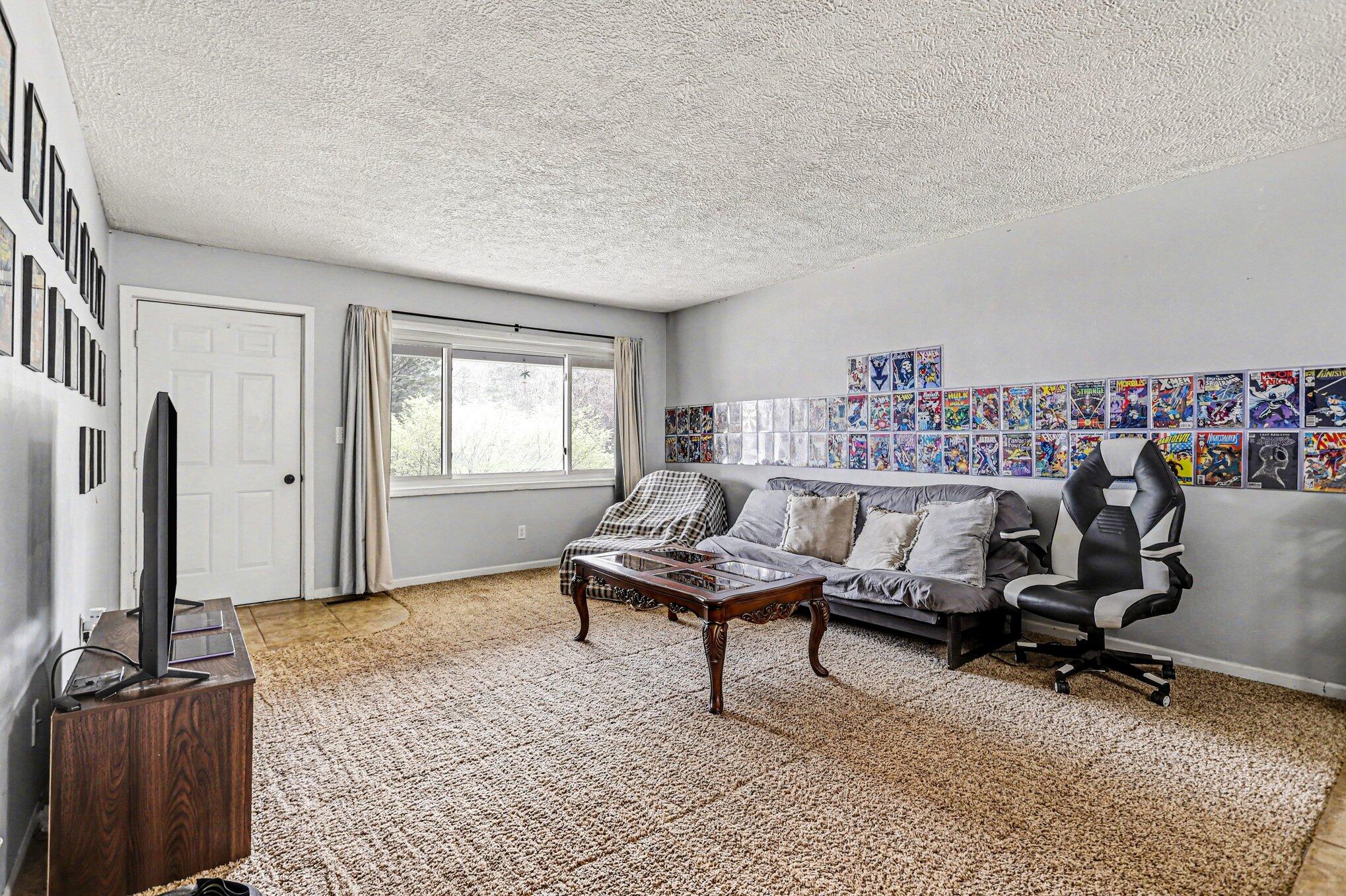 8131-8133 Ravine Road