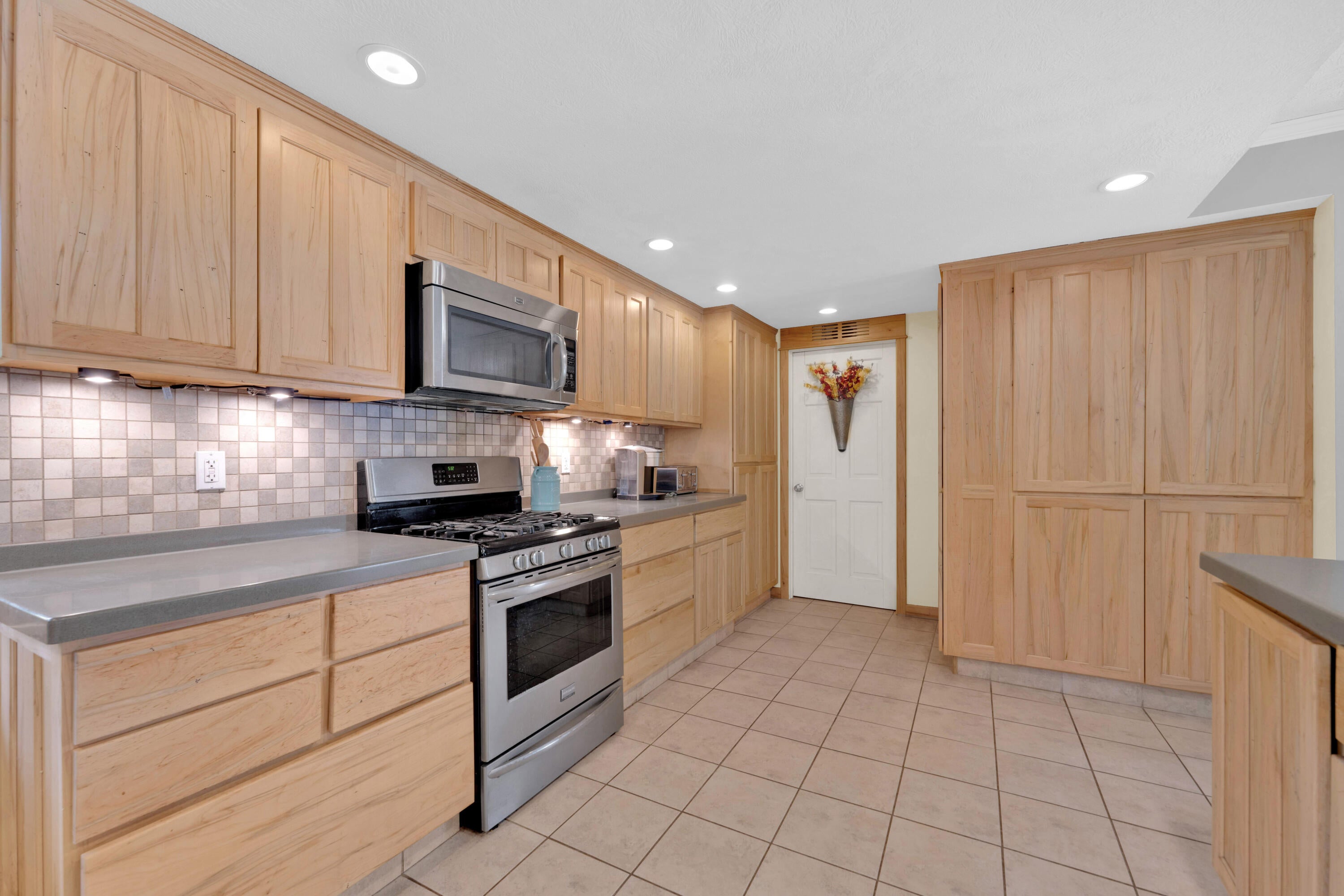 888 W Walnut Street