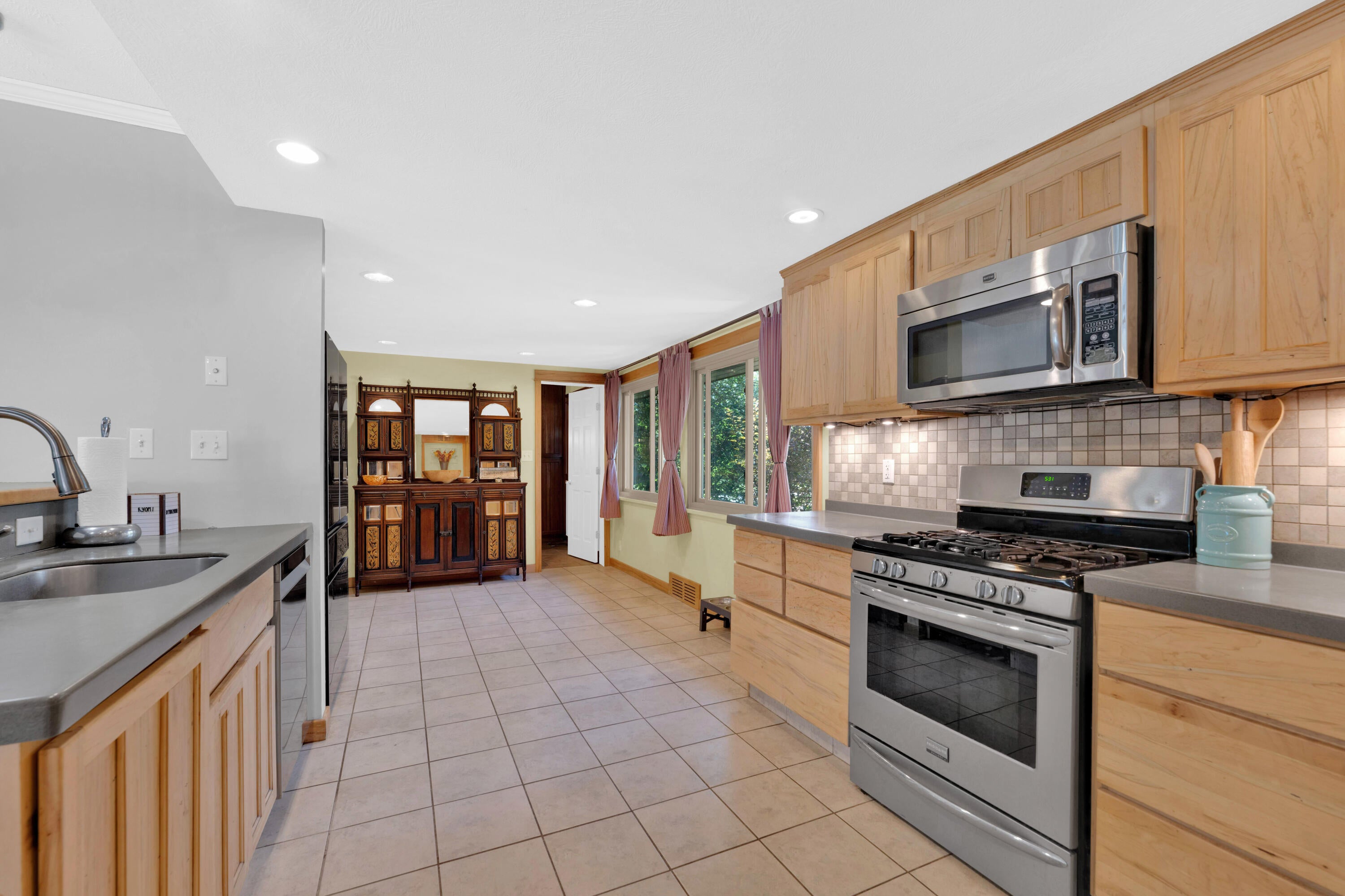888 W Walnut Street