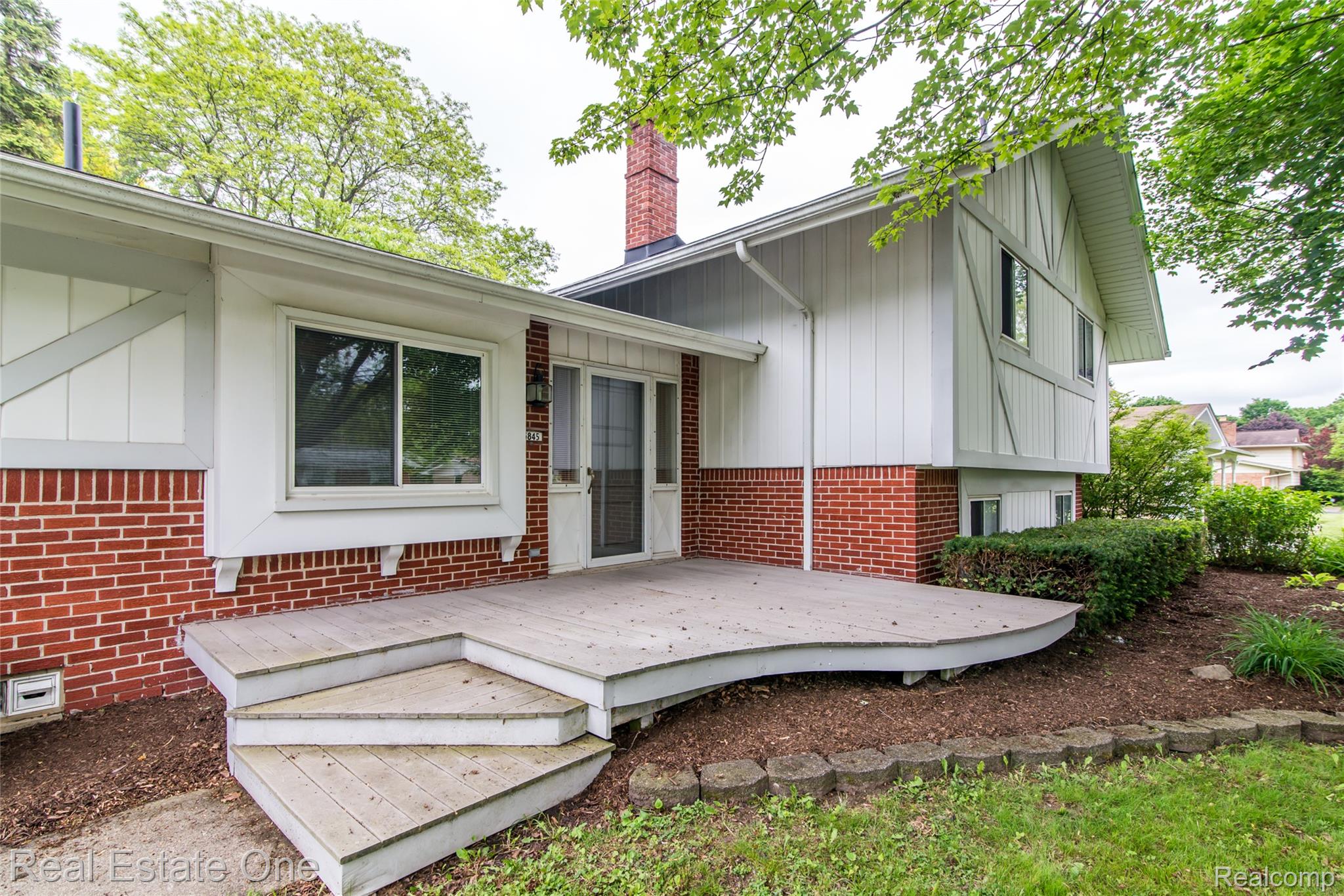 6845 Tamerlane Drive