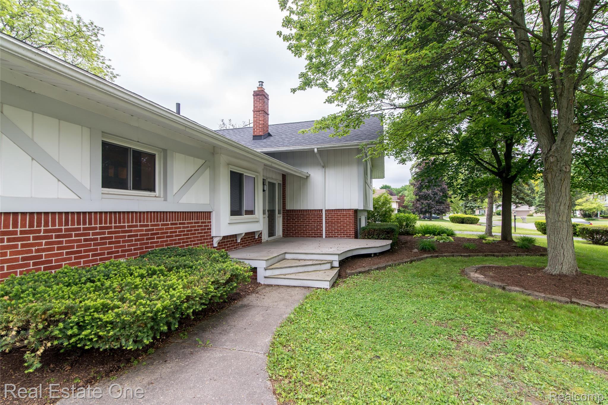 6845 Tamerlane Drive