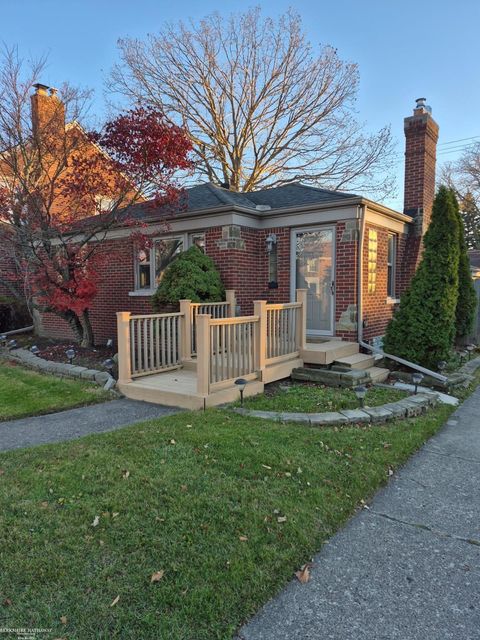 1931 Norwood Drive Grosse Pointe Woods City MI 48236