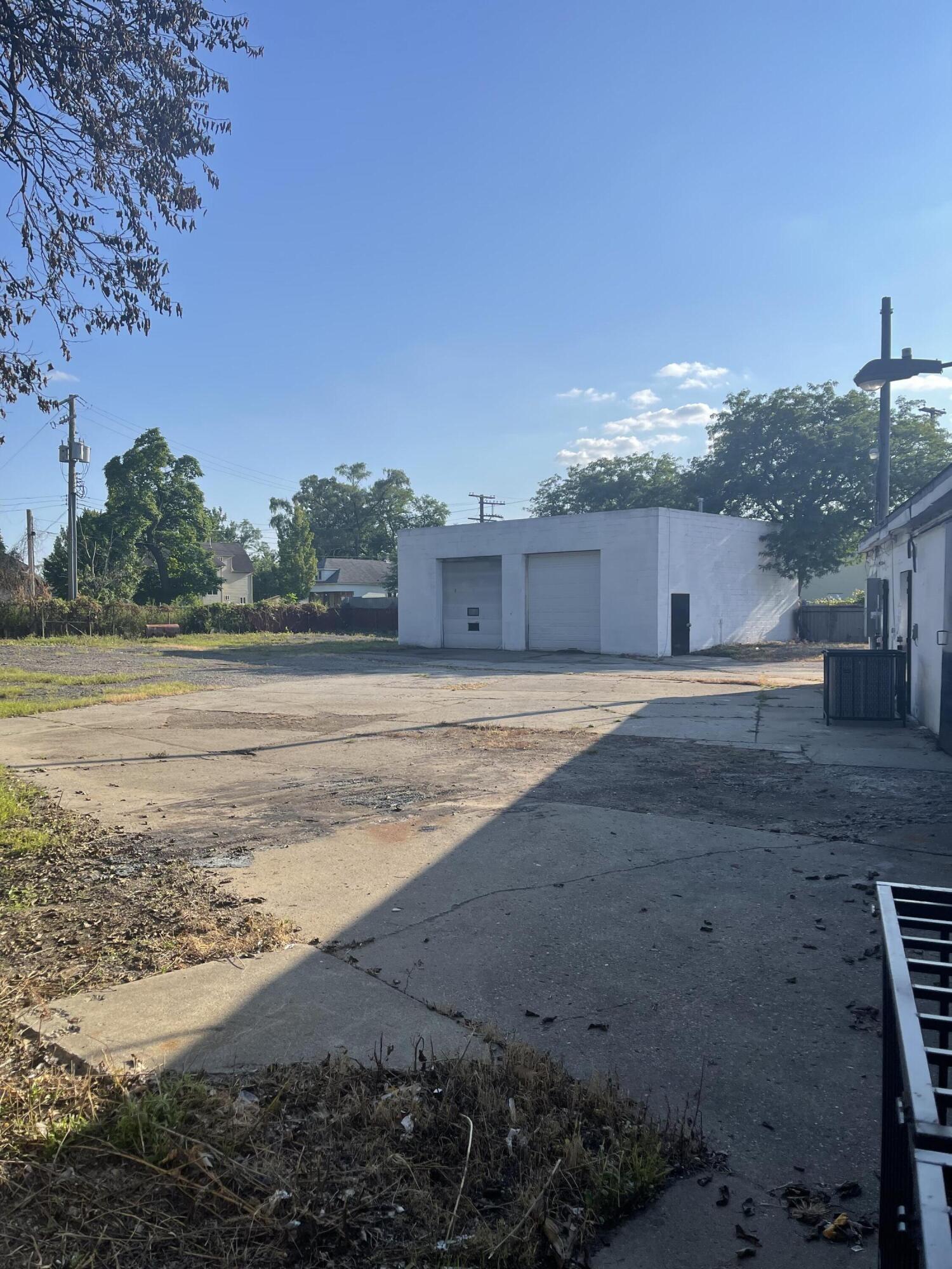 5720 E Davison Street