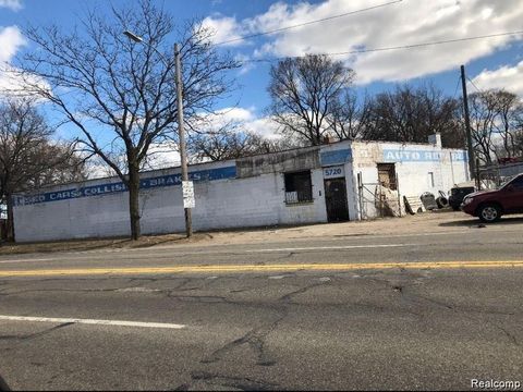 5720 E Davison Street Detroit City MI 48212