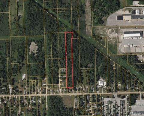 1035 38th ST Port Huron City MI 48060