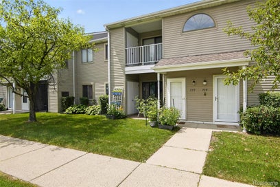 777 Clubhouse Drive 2 York Charter Township MI 48197