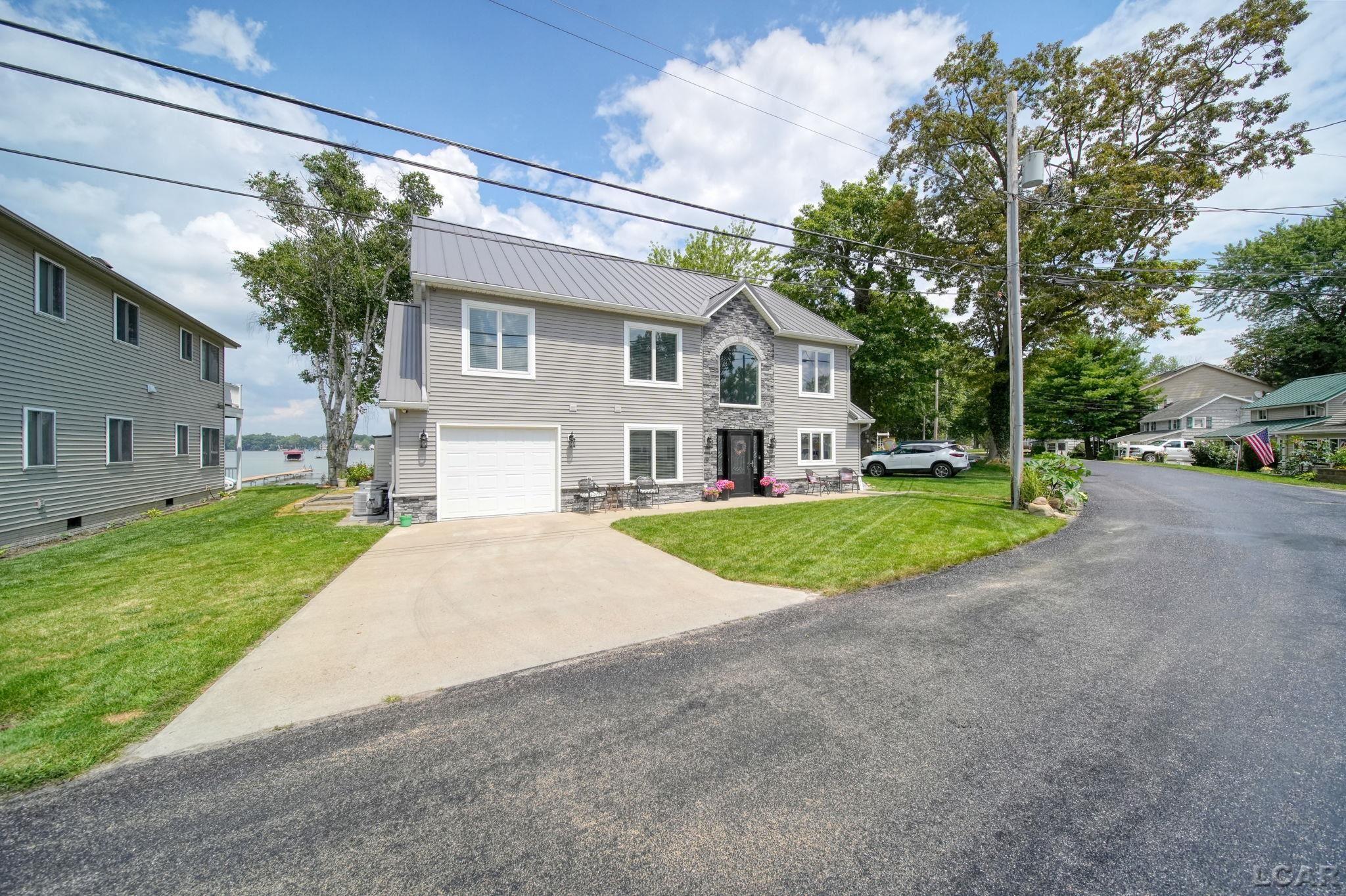 2892 Round Lake Highway