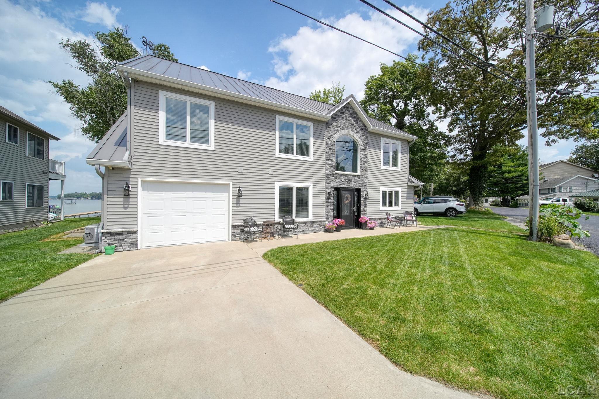2892 Round Lake Highway