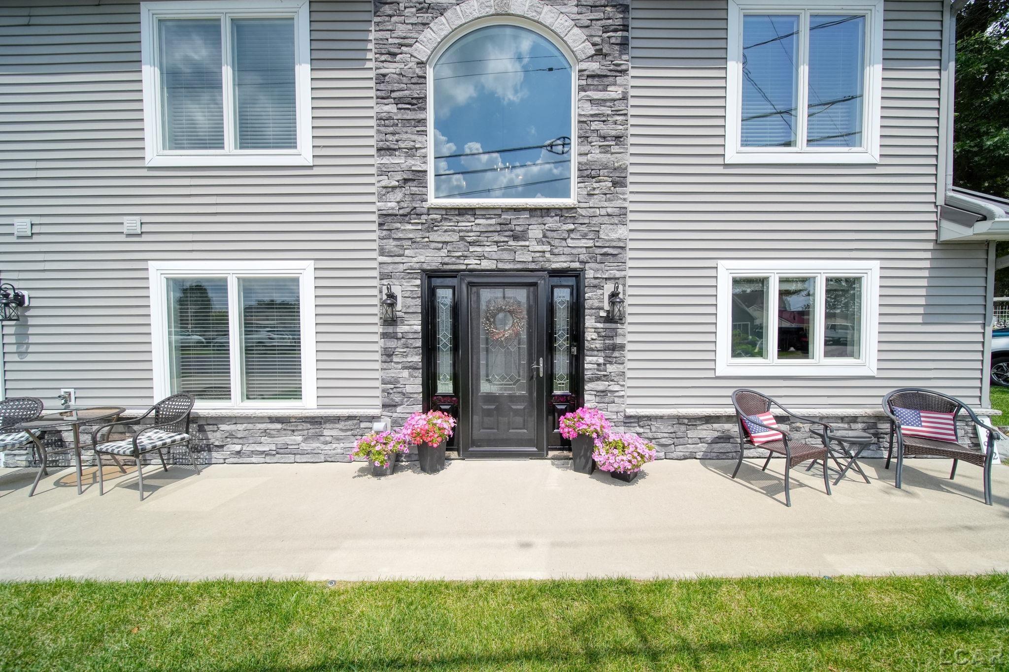 2892 Round Lake Highway
