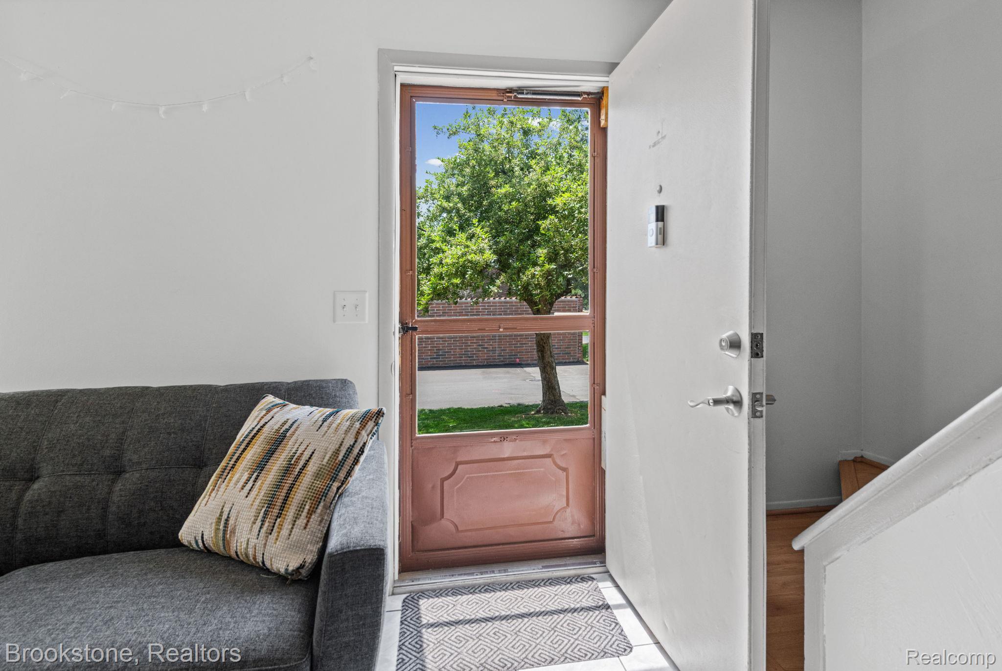 1925 Nicholas Court