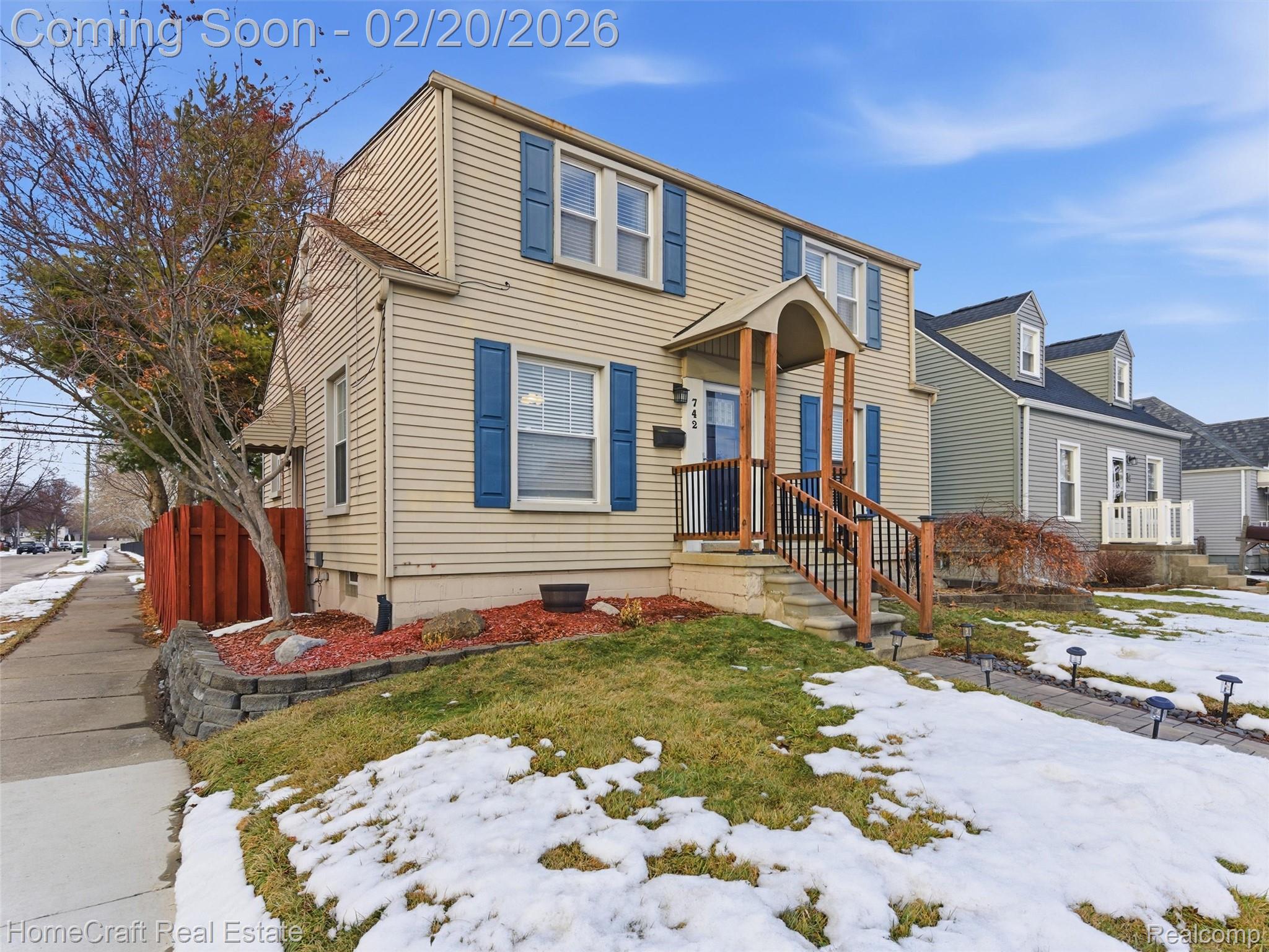 742 SAINT JOHN Street