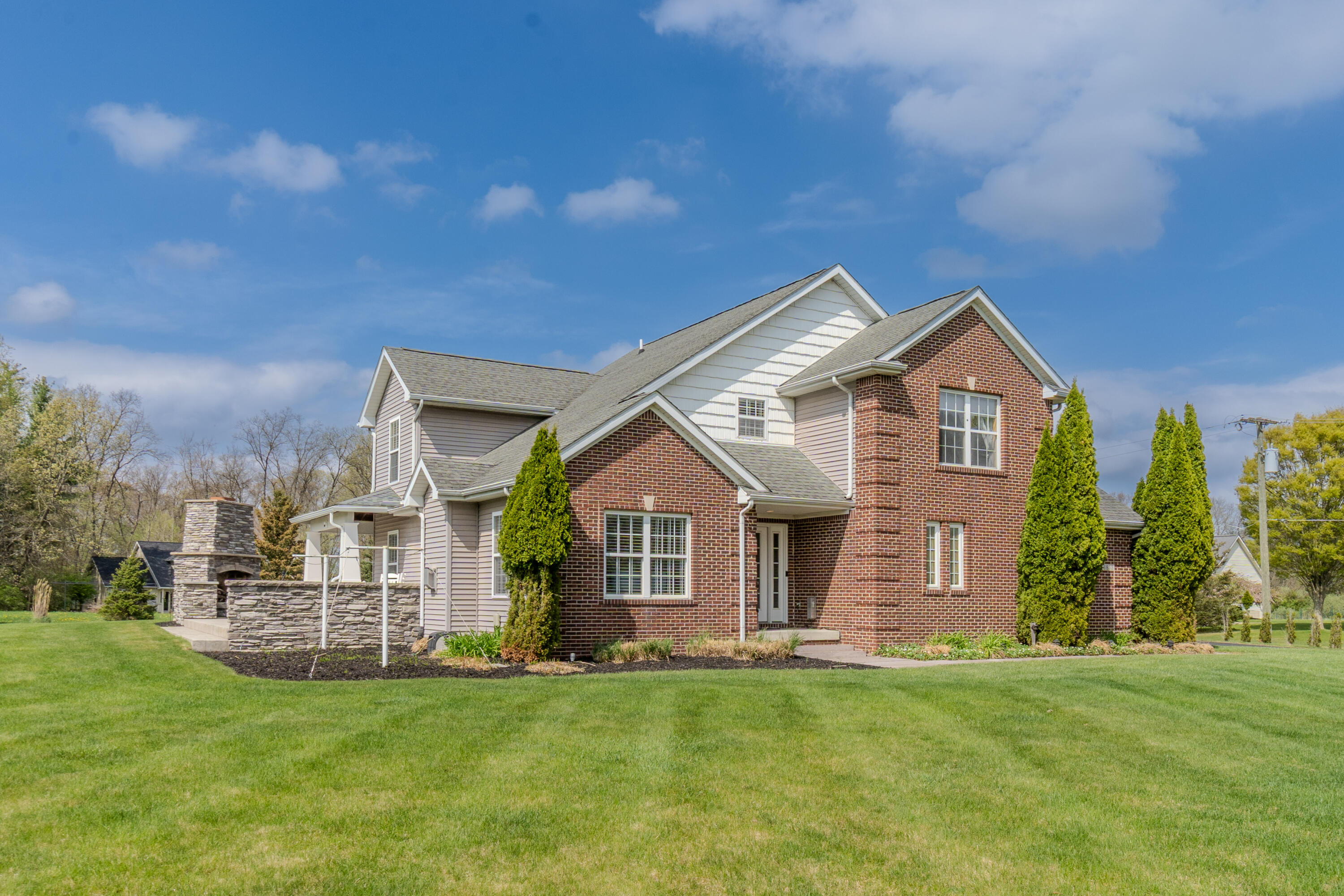 6833 Strawberry Lake Road