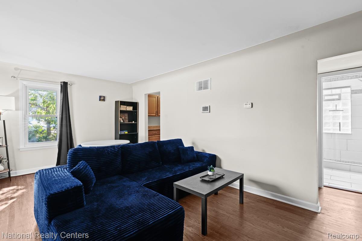 22109 Hawthorne Street