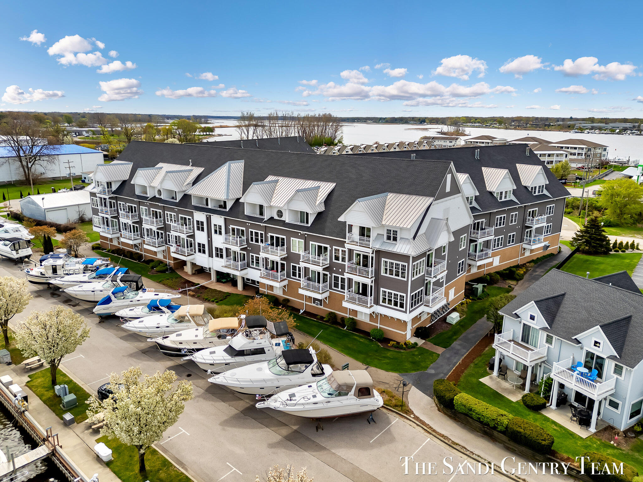 917 W Savidge Street 1