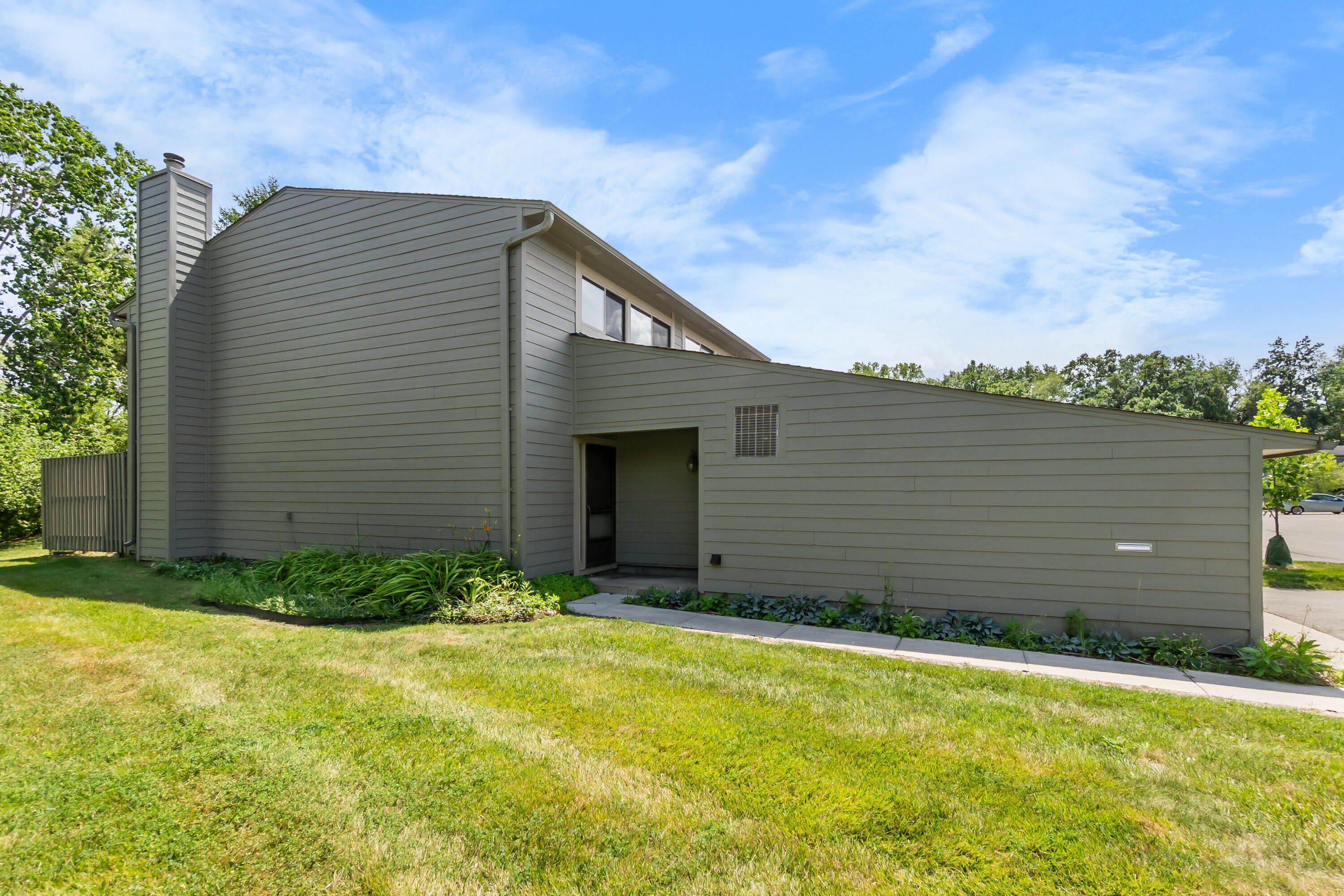 690 Peninsula Court