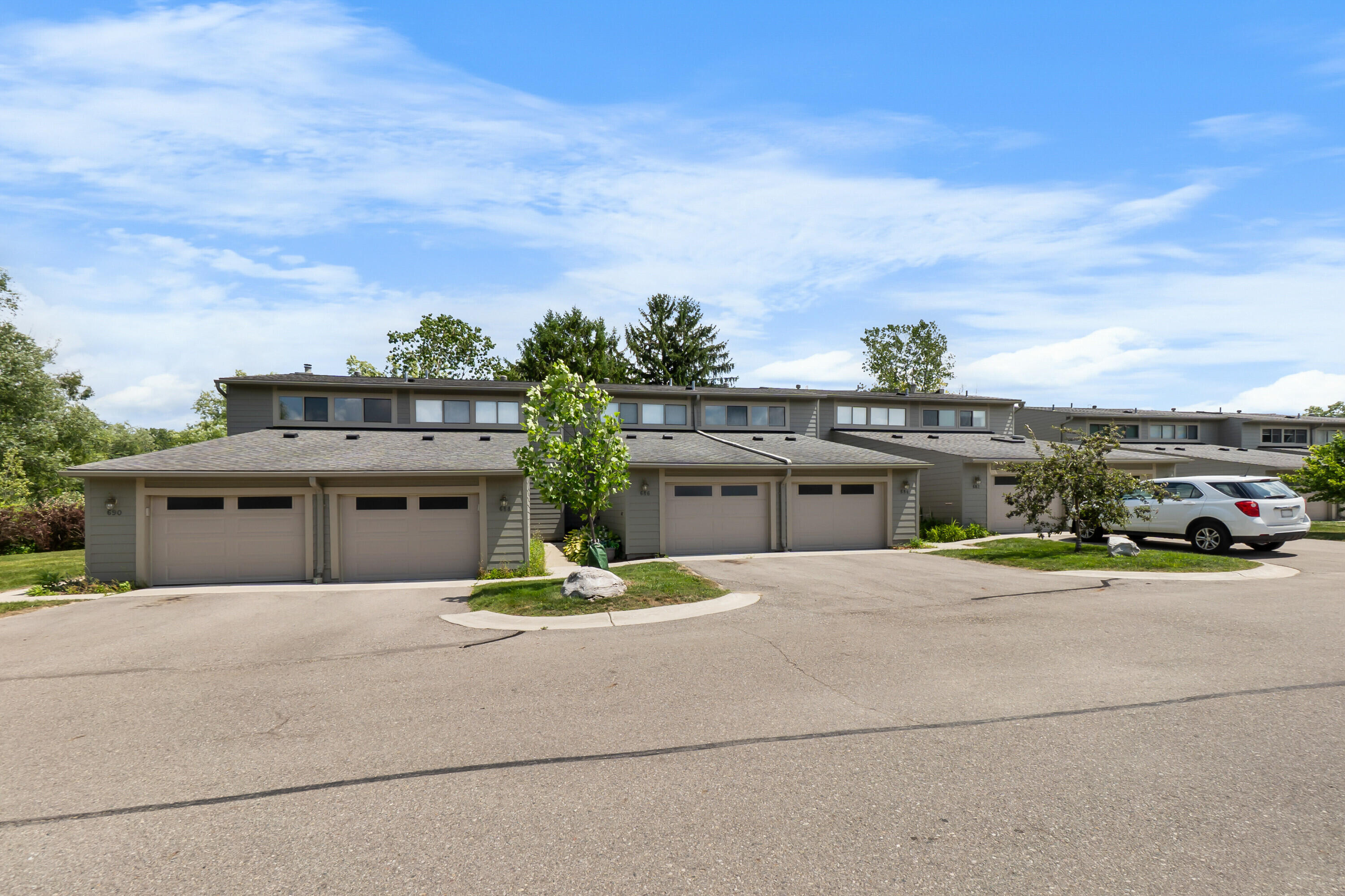 690 Peninsula Court
