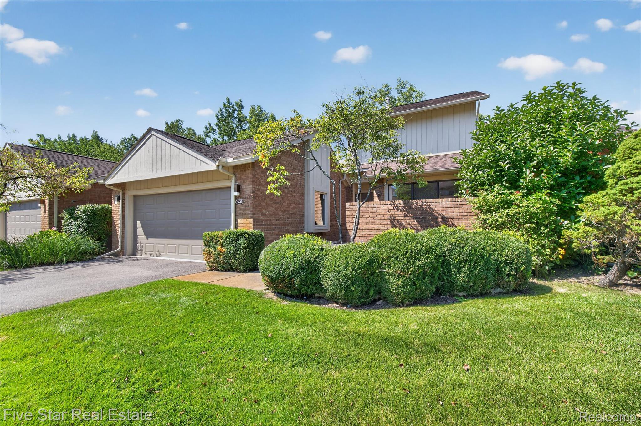 5610 Hillcrest Circle W
