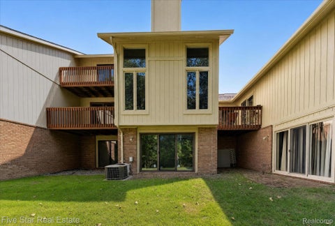 Tiny photo for 5610 Hillcrest Circle W, West Bloomfield Charter Township, MI 48322 (MLS # 20261069457)