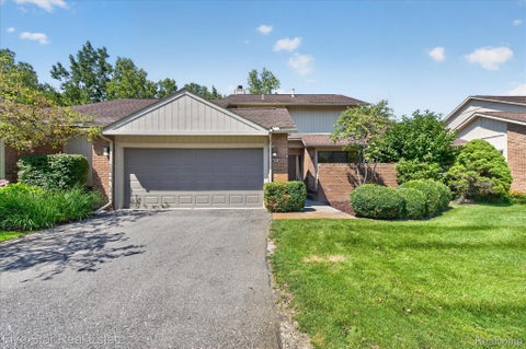 Tiny photo for 5610 Hillcrest Circle W, West Bloomfield Charter Township, MI 48322 (MLS # 20261069457)