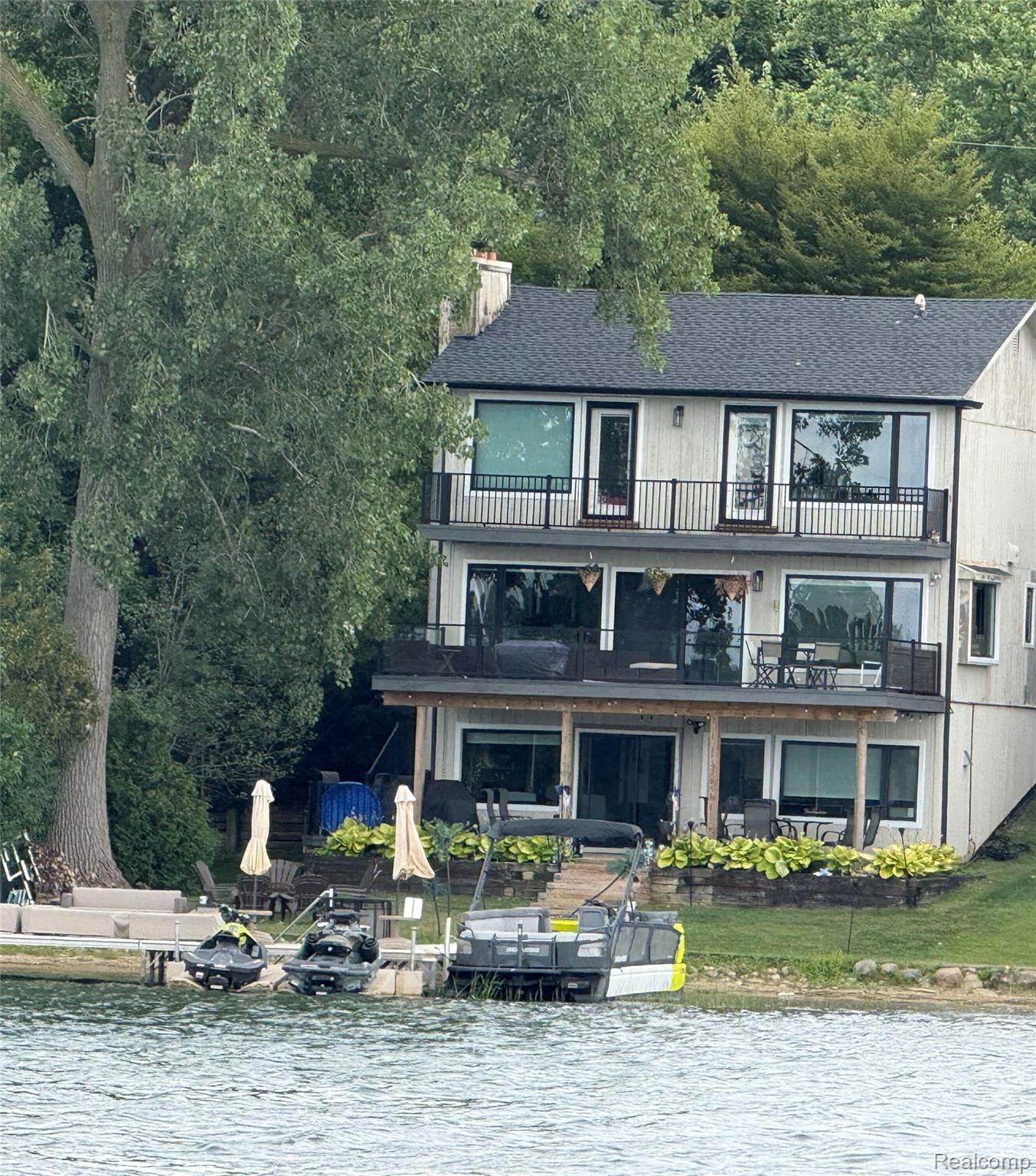5494 Putnam Drive