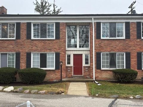 32718 Grand River Avenue 5 Farmington City MI 48336