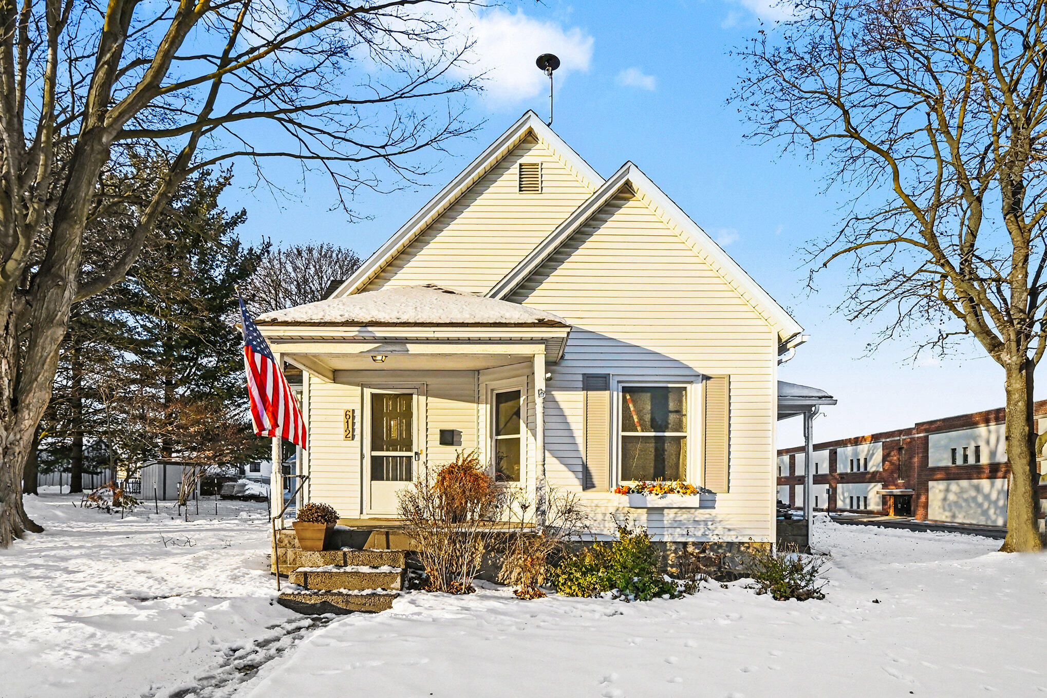 612 W Grand River Avenue