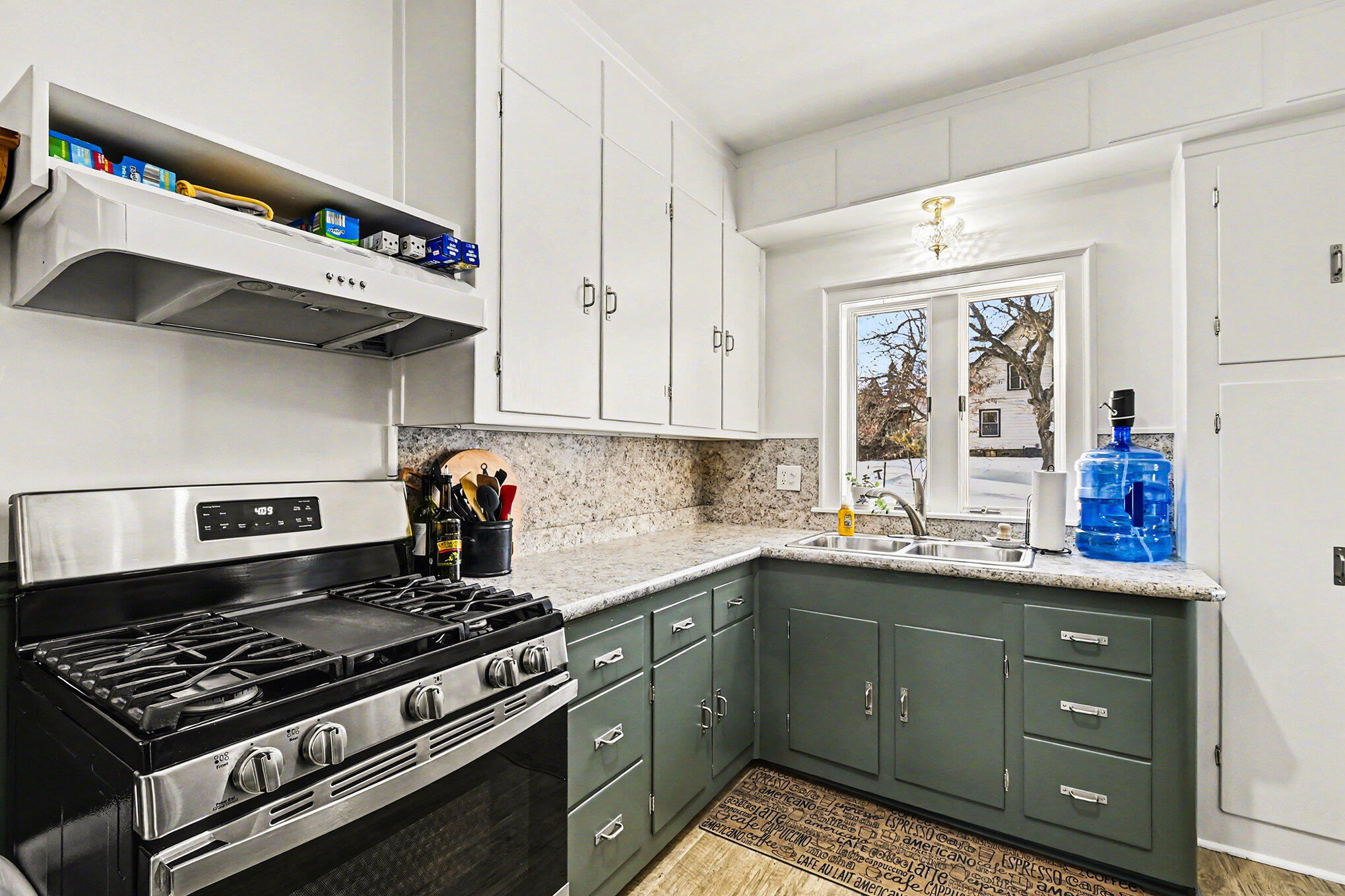 612 W Grand River Avenue