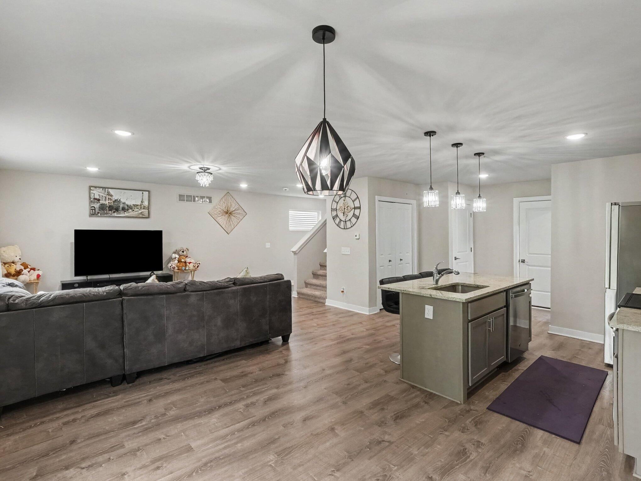 880 Machnik Drive
