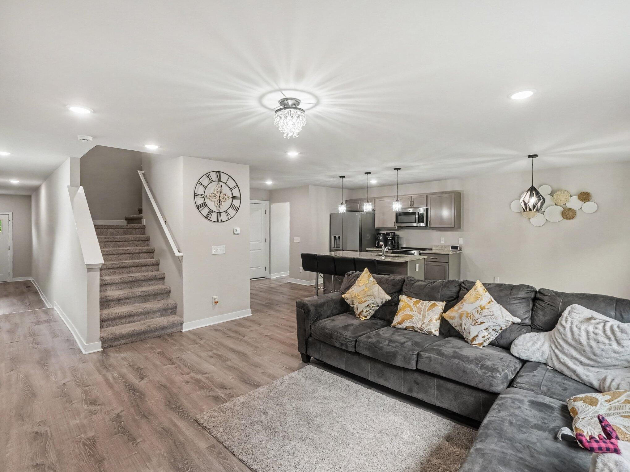 880 Machnik Drive