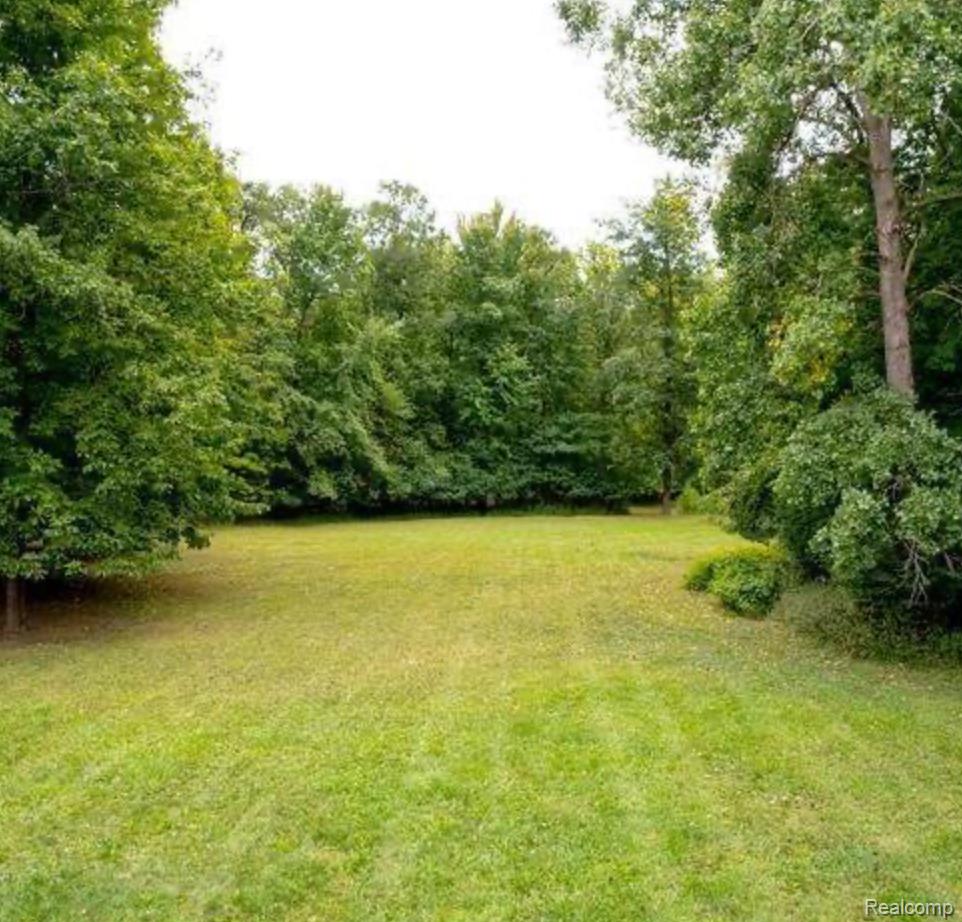 0001 WOODLYNNE Drive