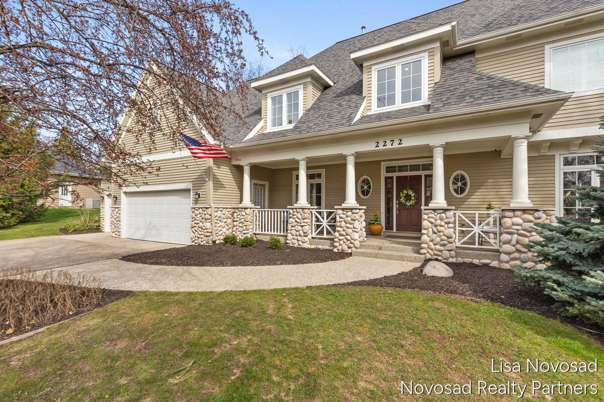 2272 Cascade Lakes Circle SE