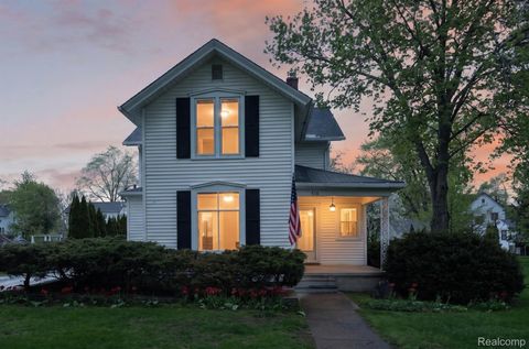 516 W Washington Street Howell City MI 48843