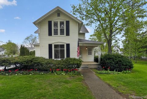 516 W Washington Street Howell City MI 48843