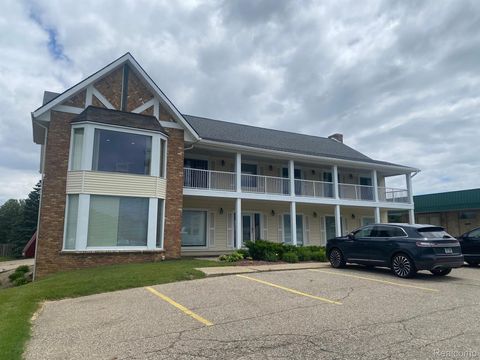 8445 S SAGINAW Street Unit #301 Grand Blanc Charter Township MI 48439