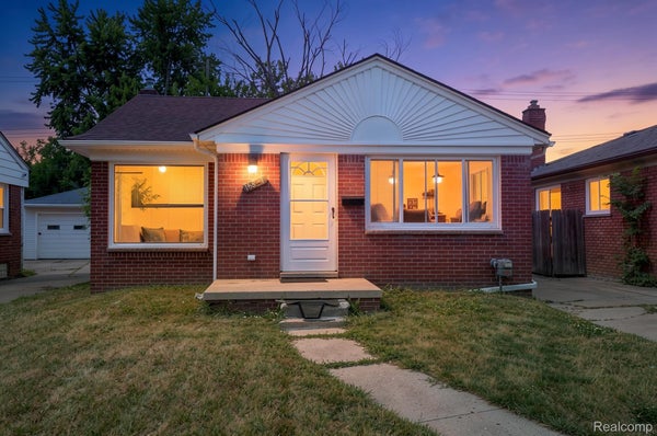 16821 E 8 MILE RD, EASTPOINTE, MI 48021 - Image 07c59865d65fee05b0b92d97633cbcd3/1210769735