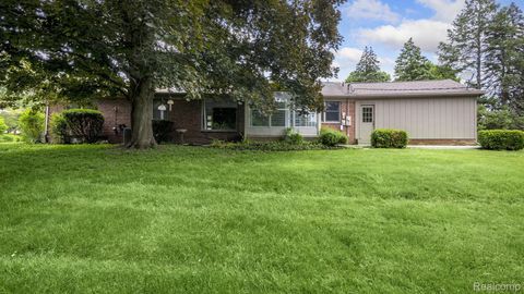 Tiny photo for 4845 KEITHDALE Lane, Bloomfield Charter Township, MI 48302 (MLS # 20261022945)