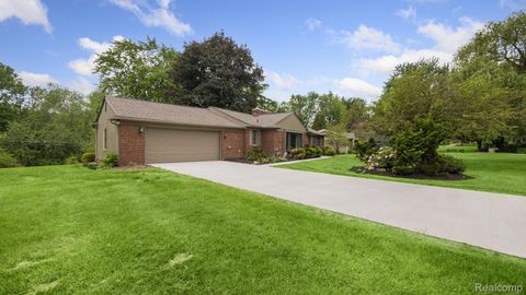 Tiny photo for 4845 KEITHDALE Lane, Bloomfield Charter Township, MI 48302 (MLS # 20261022945)